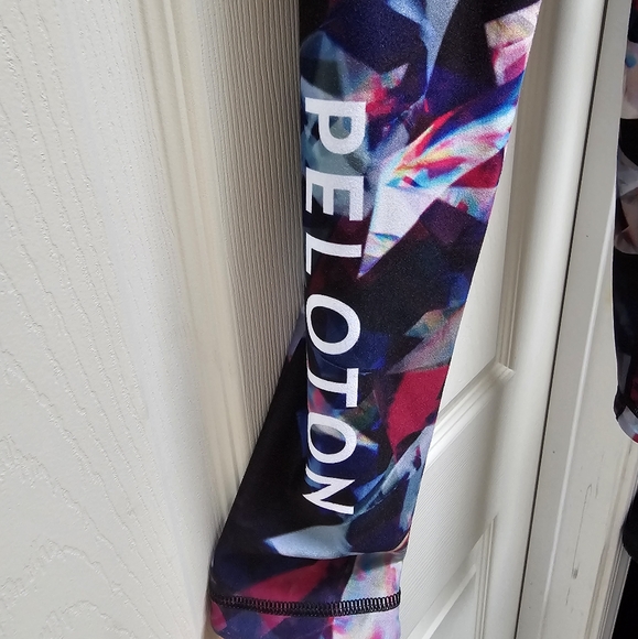 Peloton WITH Brand Reversible Athletic Wear, size M - Picture 4 of 5